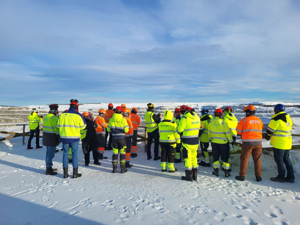 Tänään <a href="/KainuunELY/">Kainuun ELY-keskus</a> järjesti kaivospatojen omistajille neuvottelupäivän teemana varautuminen ja patojen tarkkailu. Kaivokset todella hyvin edustettuina, ja suurin osa paikanpäällä. Päivän päätteeksi vielä tutustuminen Terrafamen kaivokseen. Kiitos järjestelyihin osallistuneille.