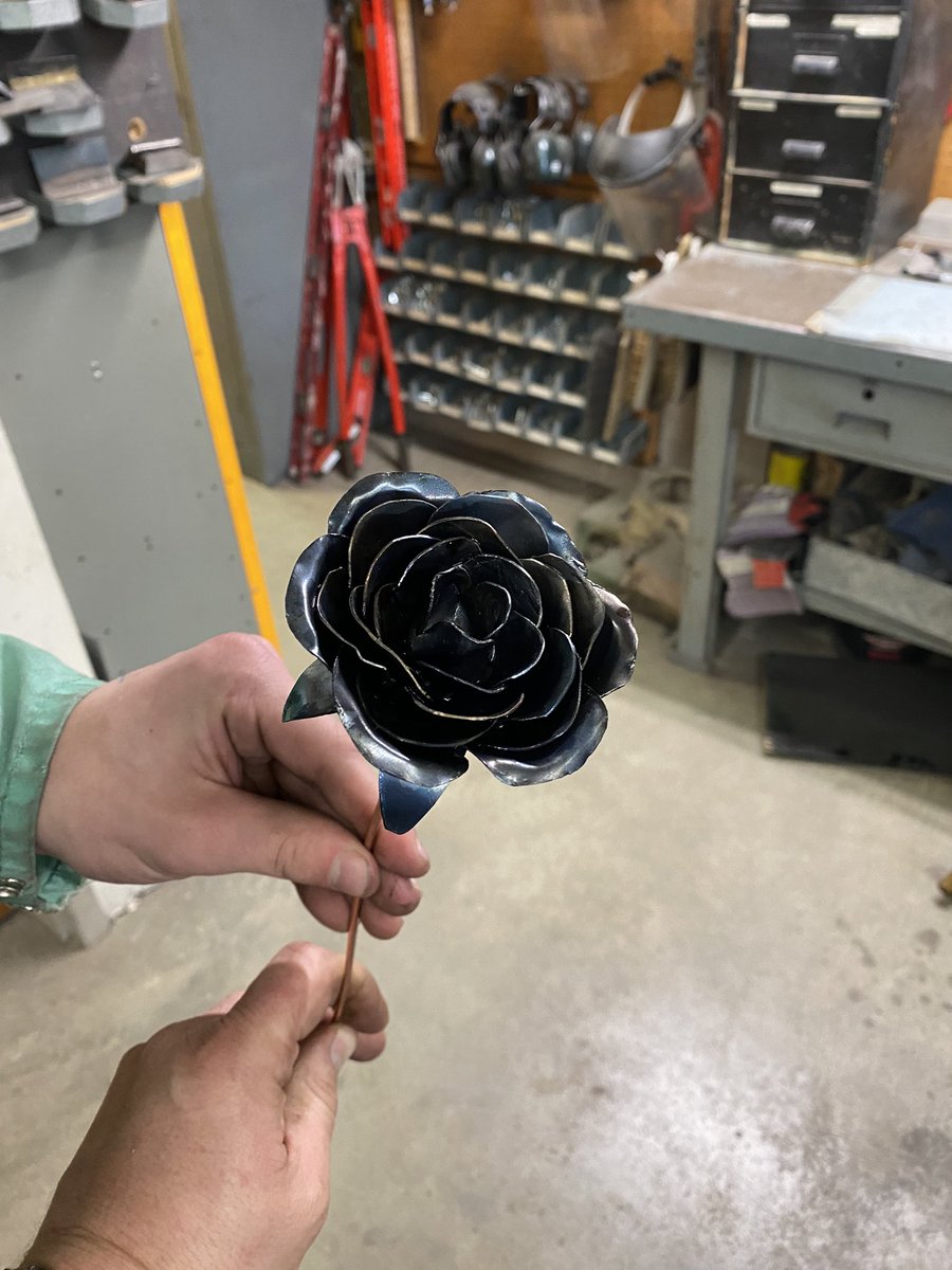 MrZweep's tweet photo. Lots of cool projects and learning taking place in the shop! Great effort by these students! #lpslions #purple_pride #teachsts #shopclass #itisagreatdaytobeashopteacher #CTE #ne_sts #ilovesps #nelovesps #neadvantage #necareered @pride_purple https://t.co/dRpZpNSD80
