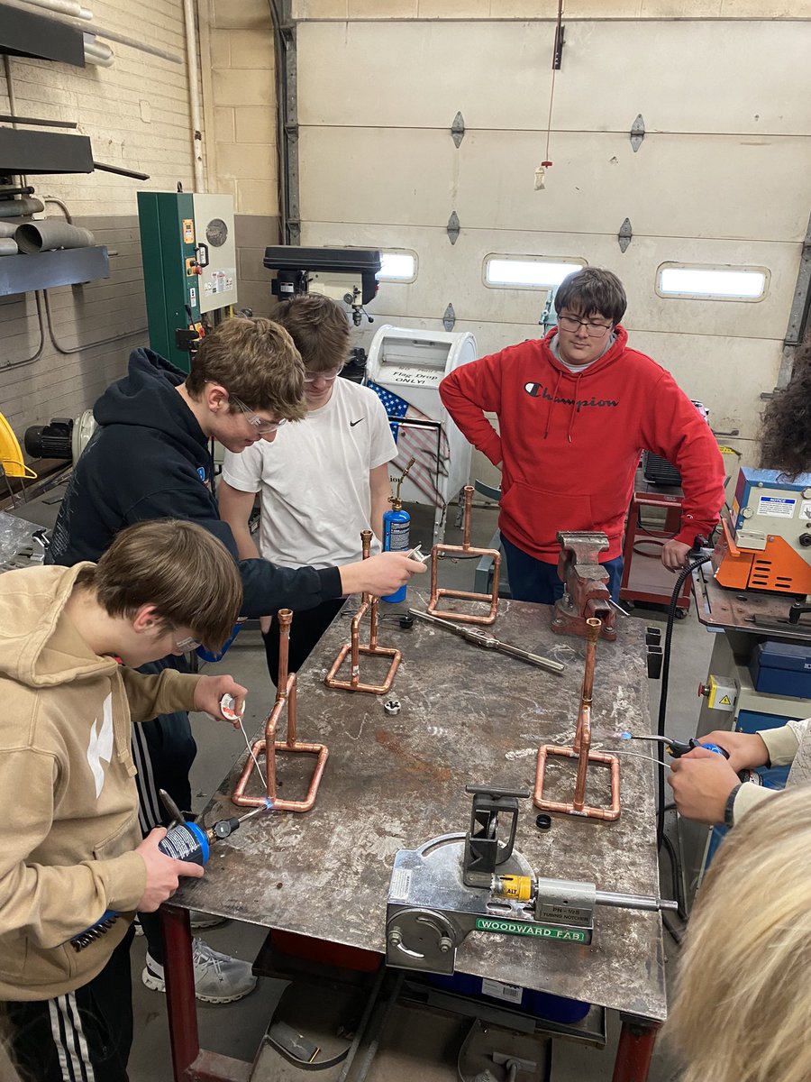 MrZweep's tweet photo. Lots of cool projects and learning taking place in the shop! Great effort by these students! #lpslions #purple_pride #teachsts #shopclass #itisagreatdaytobeashopteacher #CTE #ne_sts #ilovesps #nelovesps #neadvantage #necareered @pride_purple https://t.co/dRpZpNSD80
