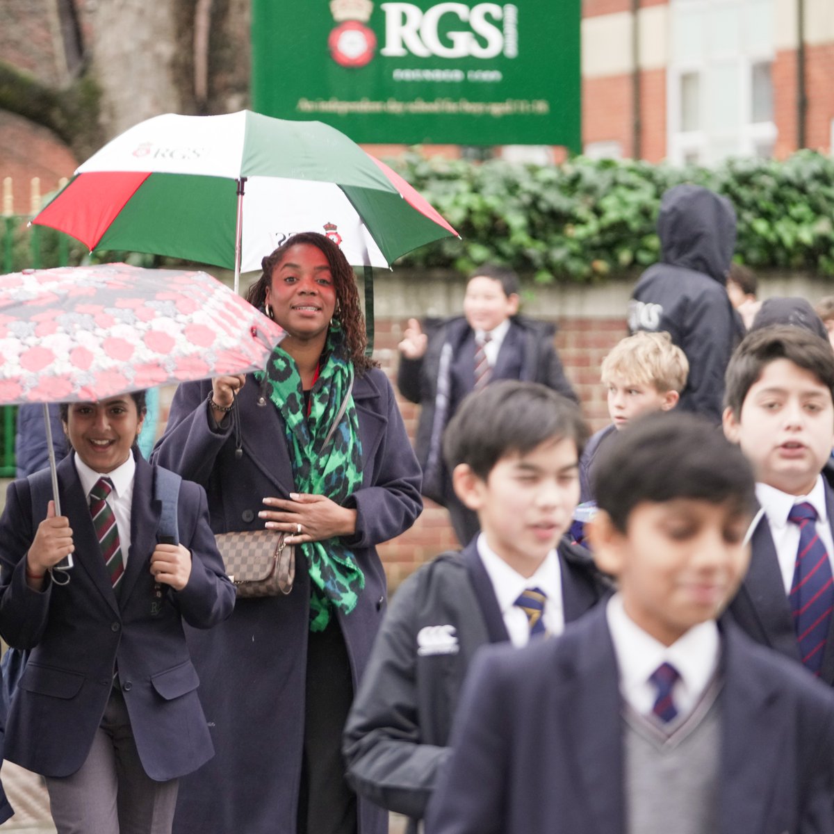 #RGSInternational A treasure trail, talk with the Headmaster and a Shakespearean drama workshop - just some of the highlights of RGSG Dubai's visit to Guildford last week. Read more here: ow.ly/NL3U50QBc1g @rgsguildforddxb