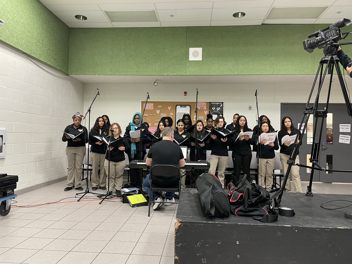 St. Roch Ash Wednesday Liturgy
Thank you to the Grade 12 Vocal students Mr. Marr and our faith leader Mr. Senra for leading us in Prayer🙏 <a href="/RochChaplaincy/">StRochChaplaincy</a> <a href="/ROCHREGARTS/">ST ROCH REGIONAL ART</a> <a href="/DPCDSBSchools/">Dufferin-Peel Catholic District School Board</a>