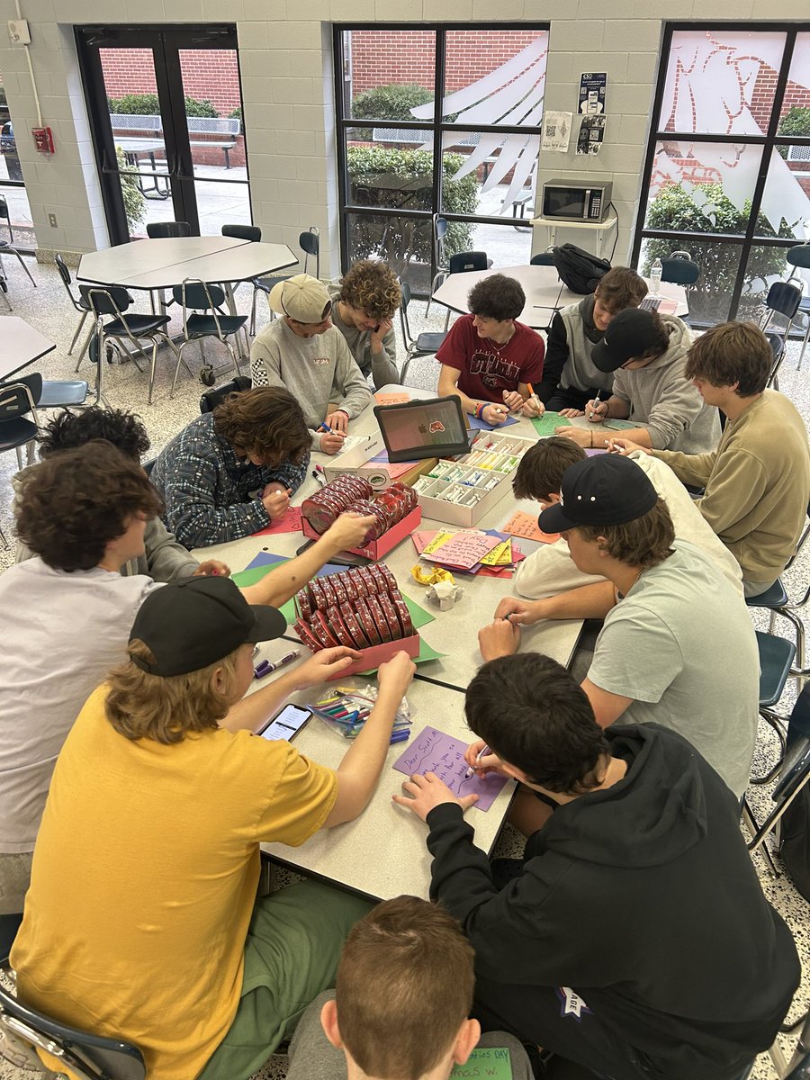 WAPlyler13's tweet photo. Our Men’s Volleyball team created thank you cards and delivered chocolates to our cafeteria and custodial staffs as a token of our appreciation for all their hard work and dedication to our school!! ❤️@CHS_BlueEagles https://t.co/EBDLX8RGDo