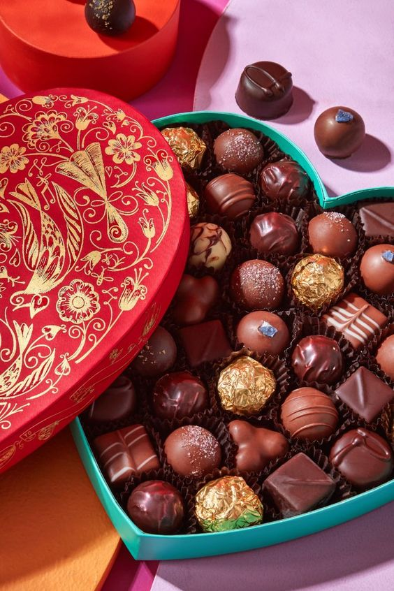 arborrem's tweet photo. Places a single heart-shaped chocolate directly to @istgefallen's lips.

“Open up, assistant Han. I insist.”

Or, indirectly translated: Happy Valentine, love. Look, I only feed someone that I love. No one else. No objection. You have to eat this. https://t.co/ILeZDOjHgP