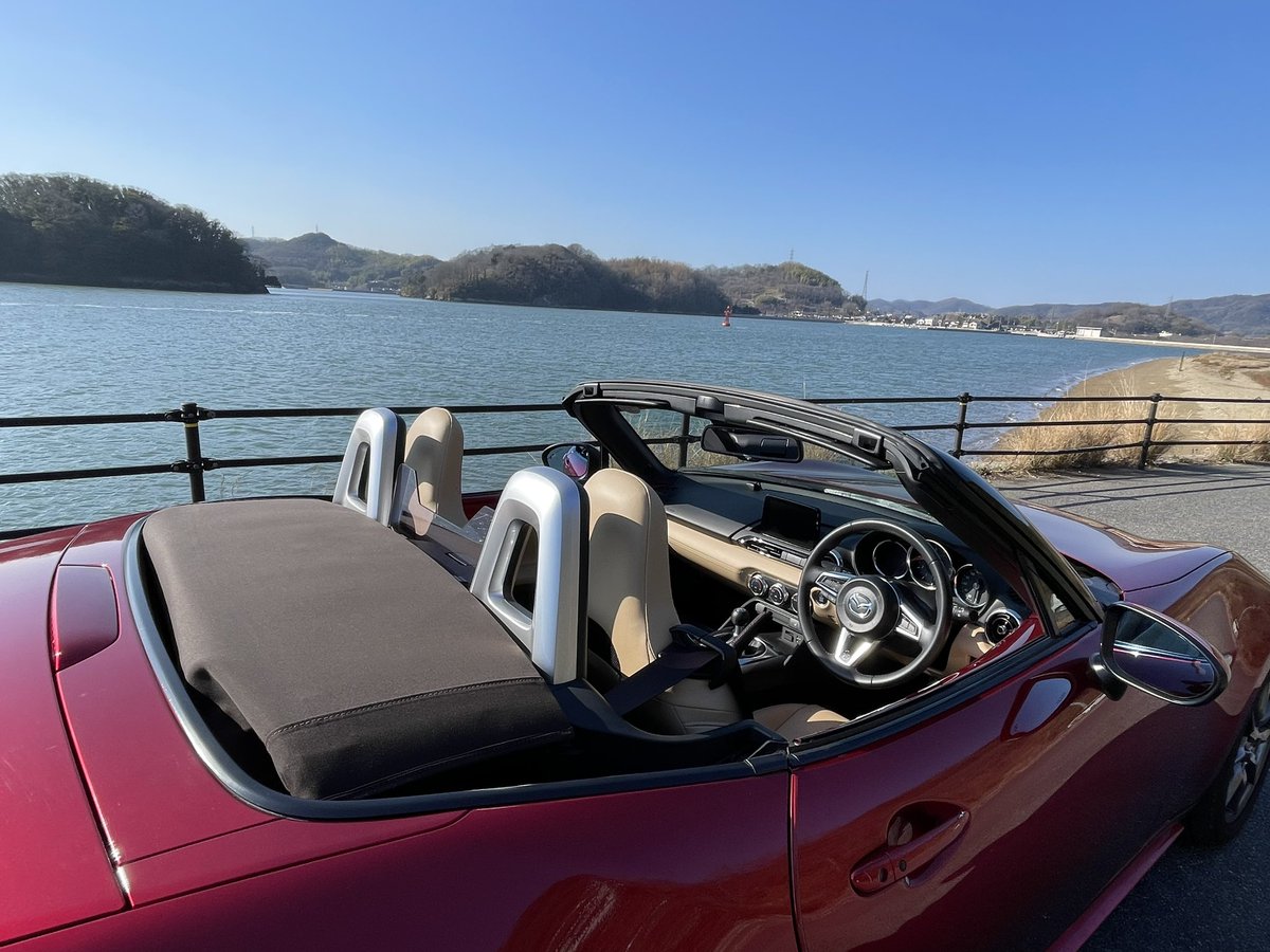 RedOutposts's tweet image. ND2 Vセレクションのベージュ幌&amp;amp;タン内装は人気出そうで惹かれます☺️
でも、このソウルレッド&amp;amp;キャラメルトップ&amp;amp;スポーツタンの組合せも上品で好きなんですよね。
ソウルレッドのVセレと並んで写真撮りたいなぁ🚗🚗📷

#ＮＤロードスター
#キャラメルトップ
#ソウルレッド