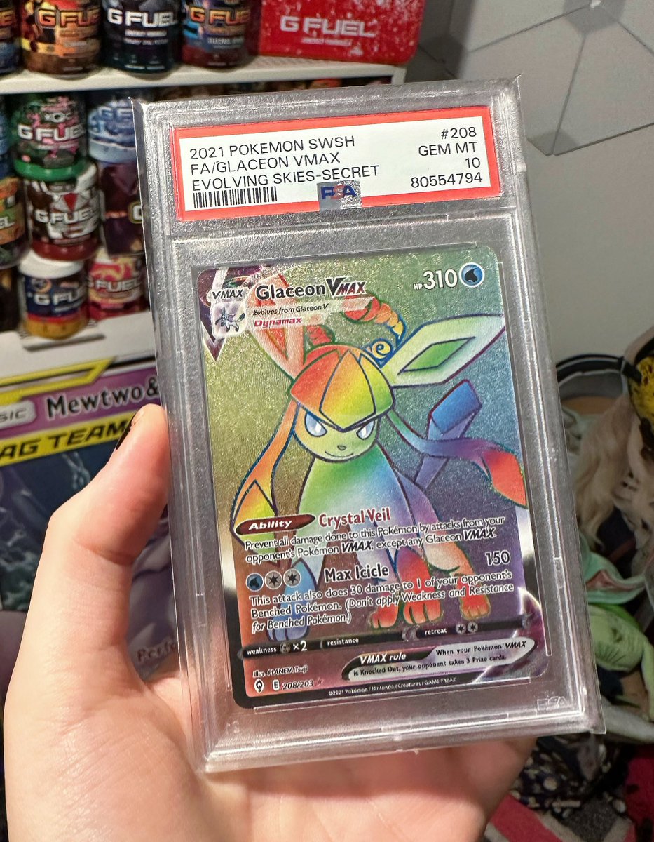 🧊 GLACEON PSA 10 GIVEAWAY 🧊
I’m giving away this beautiful Glaceon to one person who does the following:

❤️ Follows <a href="/chlooeeeexo/">Chlooeeeexo</a> 
♻️ Retweets this 
❤️ Likes this post 
🫂 Tag 3 friends 👇🏻 

🔗 shorturl.at/oyPUY <— ❤️

Good luck! 🌈 

#giveaway #pokemon