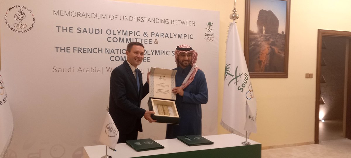 Signature of a 🇸🇦 🇫🇷  MoU by David @DLappartient , pdt of  @FranceOlympique and HRH Prince Abdelaziz bin Turki Al Saud, Minister of Sports and pdt of @saudiolympic @Saudiolympic_En  #cnosf  @mosgovsa_en @ludovic_pouille @DucroquetSamuel @FranceinKSA #Sports