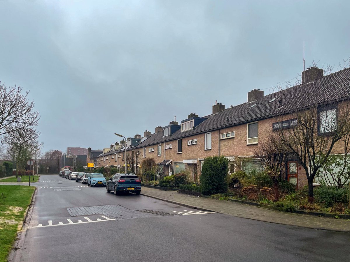 Warmtebedrijf Amersfoort ontvangt een warmtenet investeringssubsidie (WIS) van het rijk. Deze subsidie maakt de aanleg van het warmtenet in Schothorst-Zuid rendabel voor het warmtebedrijf. Voor de bewoners worden de aansluitkosten lager. Lees meer op: bit.ly/42F1gO0