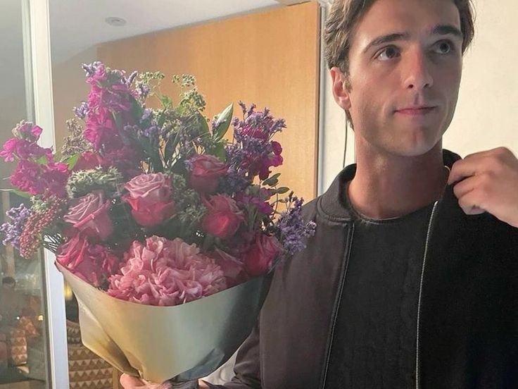 me trajo flores y se hace el tímido jajjd te amo gordo feliz día