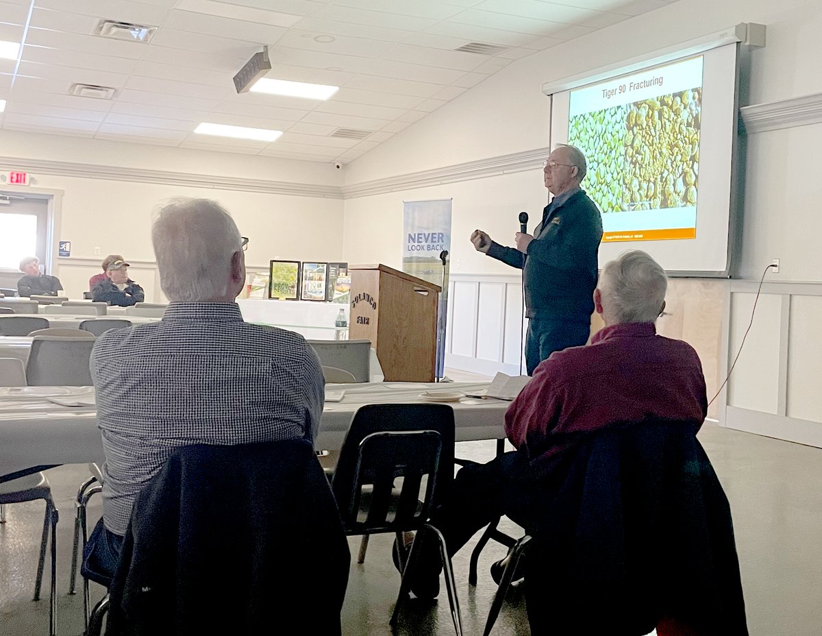 TigerSulProduct's tweet photo. Wesley Haun teaches a group of growers how to optimize crop yields with #SulfurBentonite. Contact your local Tiger-Sul representative to schedule Tiger-Sul at your next grower meeting.
https://t.co/MR0icYIses
#AskForTiger https://t.co/x7gR1Wj63O