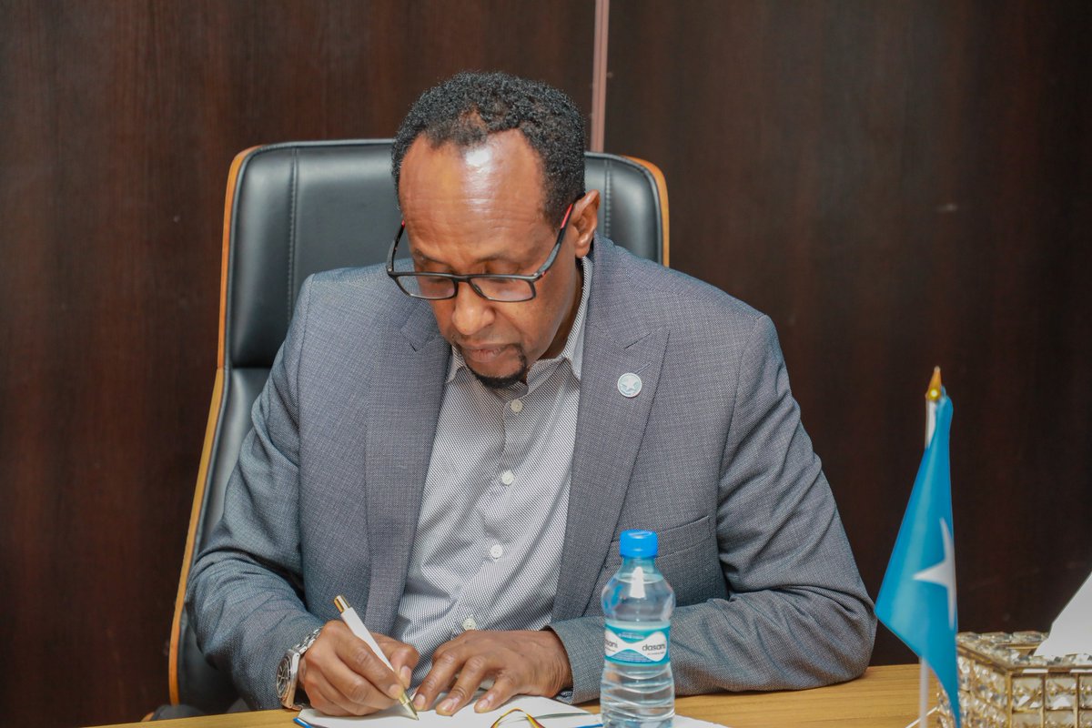 MFBESomalia's tweet photo. H.E @Mr_ahmedaden together with the DG Mr. @ADirshe had a meeting with a delegation from the #IRISProgram &amp; focused on reviewing the work done by the project last year, especially in the fishery sector, &amp; to give importance to the matters that are a priority for the ministry. https://t.co/gqptghpU4s