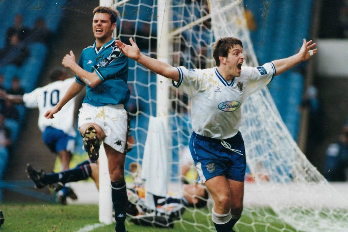 buryfcofficial's tweet image. 🤍💙 #OnThisDay: @ManCity (a), 14.02.98

Always remembering the ones you love this #ValentinesDay.....

Like a 52nd min Paul Butler header to win at Maine Road 😍

#BuryFC | #ThisLoveWillLastForever