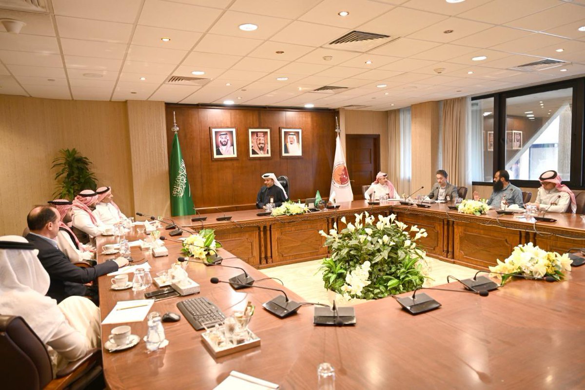 استقبل الرئيس التنفيذي
م.محمود الذيب 
 مدير عام الإدارة العامة لطيران المدني
 <a href="/ksagaca/">هيئة الطيران المدني</a>
م.امتياز منظري 
ووفد من صندوق الاستثمارات العامة
جرى خلال اللقاء بحث الاستراتيجية المستقبلية لتشغيل مطار مدينة #الجبيل_الصناعية.