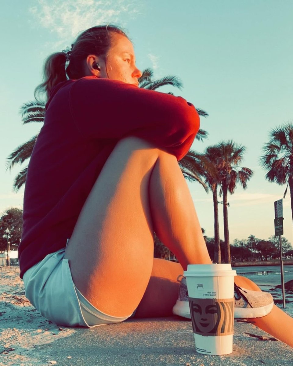 samosaur's tweet image. @StancikKaroline is a 24 year old woman in the Army National Guard. She joined the Army in Feb ‘21.

The Army gave her a Covid shot in March and April ‘21.

- Oct ‘21 she had a heart attack at the age of 21.
- Feb ‘22 she had a second heart attack. 
- Nov ‘22 she had a stroke.
-