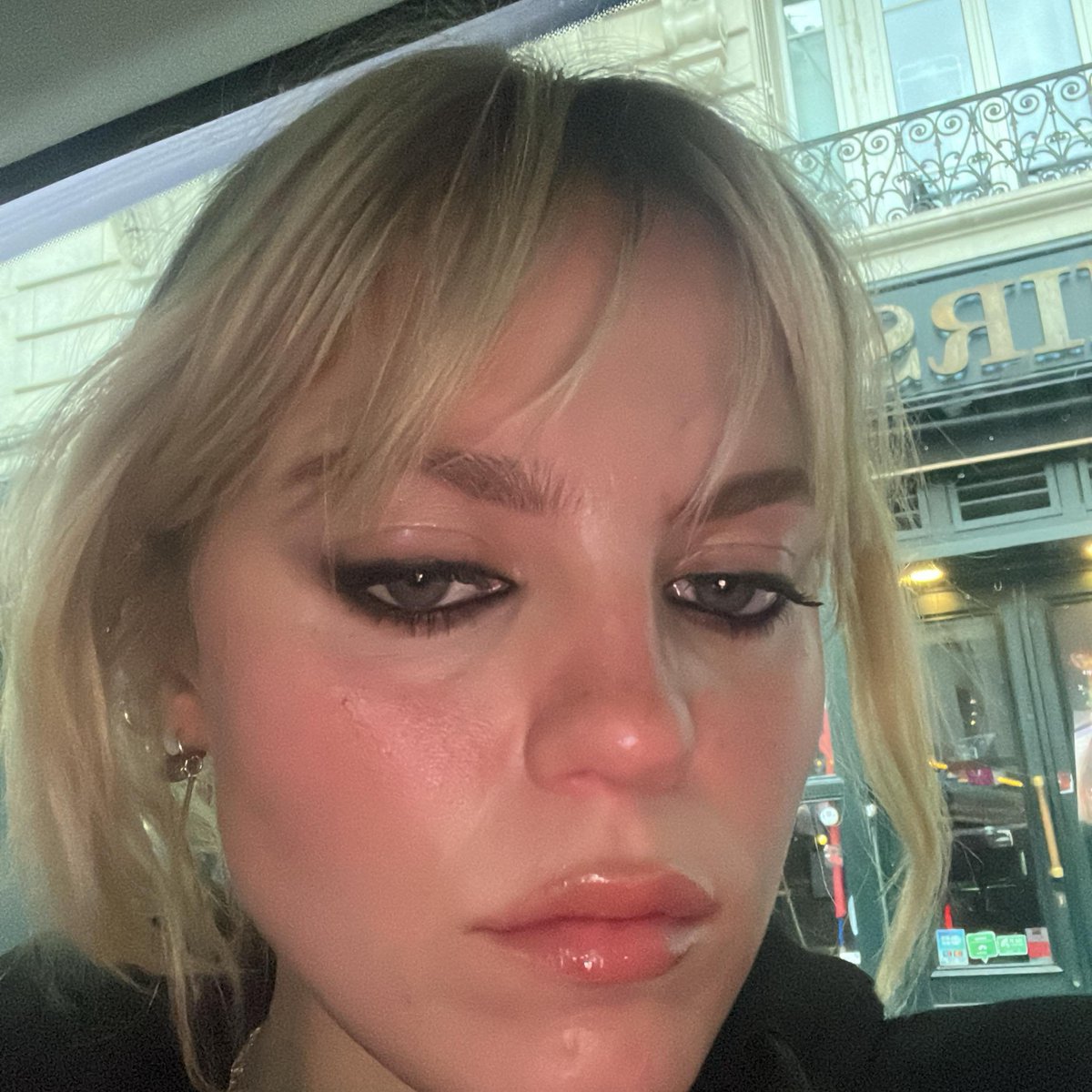 therapphub's tweet photo. Mood 

📷 reneé’s spam account 

“just shot all day am shiny am sleepy am hot”

-
@reneerapp • #ReneeRapp #TheRappHub https://t.co/EJujTlotbL