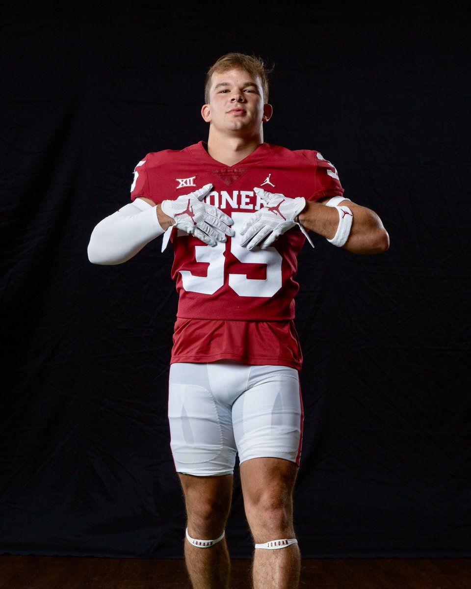 OU_Football's tweet photo. Happy birthday @jakebsnyda16! 

#OUDNA https://t.co/61u8NAbInx