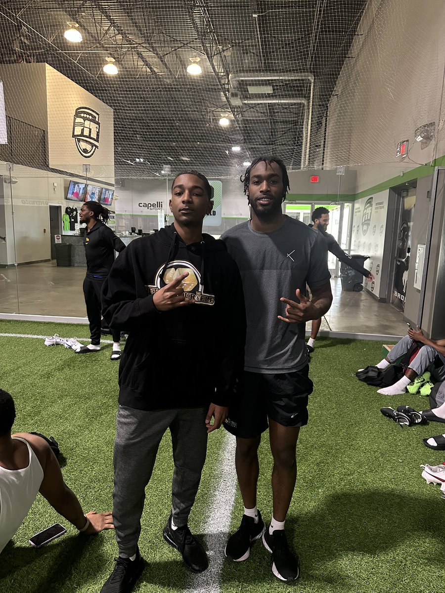 It’s a blessing to have some patnas really close to that next level… I’ve seen the work and the city is proud, thanks for lettin me come shoot your workout today Nudie, best of luck in the draft! @nudiemcglothern 🤞🏾 #HTown #SupportIsFree