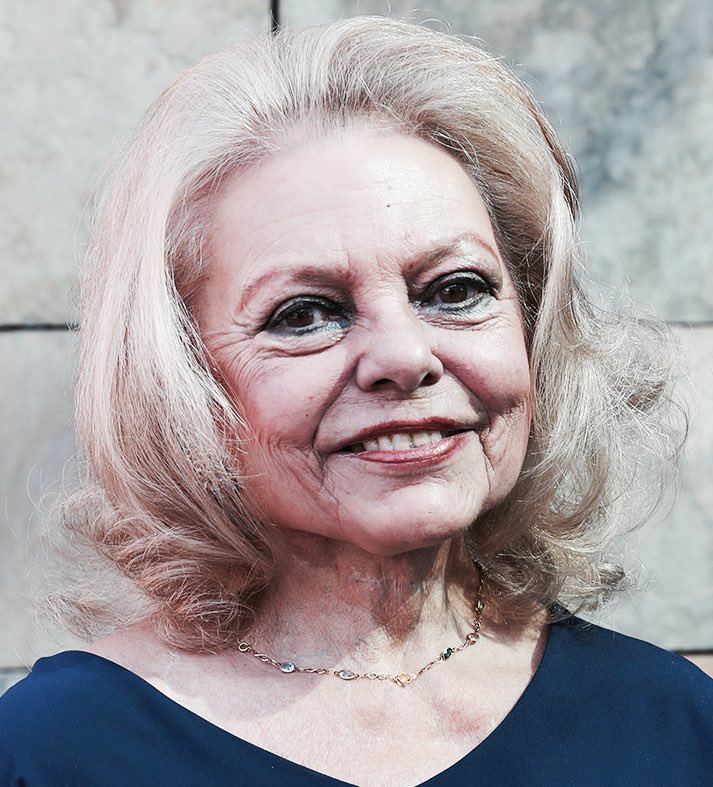 YofuiaEGB's tweet photo. Felicitamos a Mayra Gómez Kemp, que hoy cumple 76 años,uno de los personajes de la tele más queridos en nuestra generación. https://t.co/bUkbBQo68d