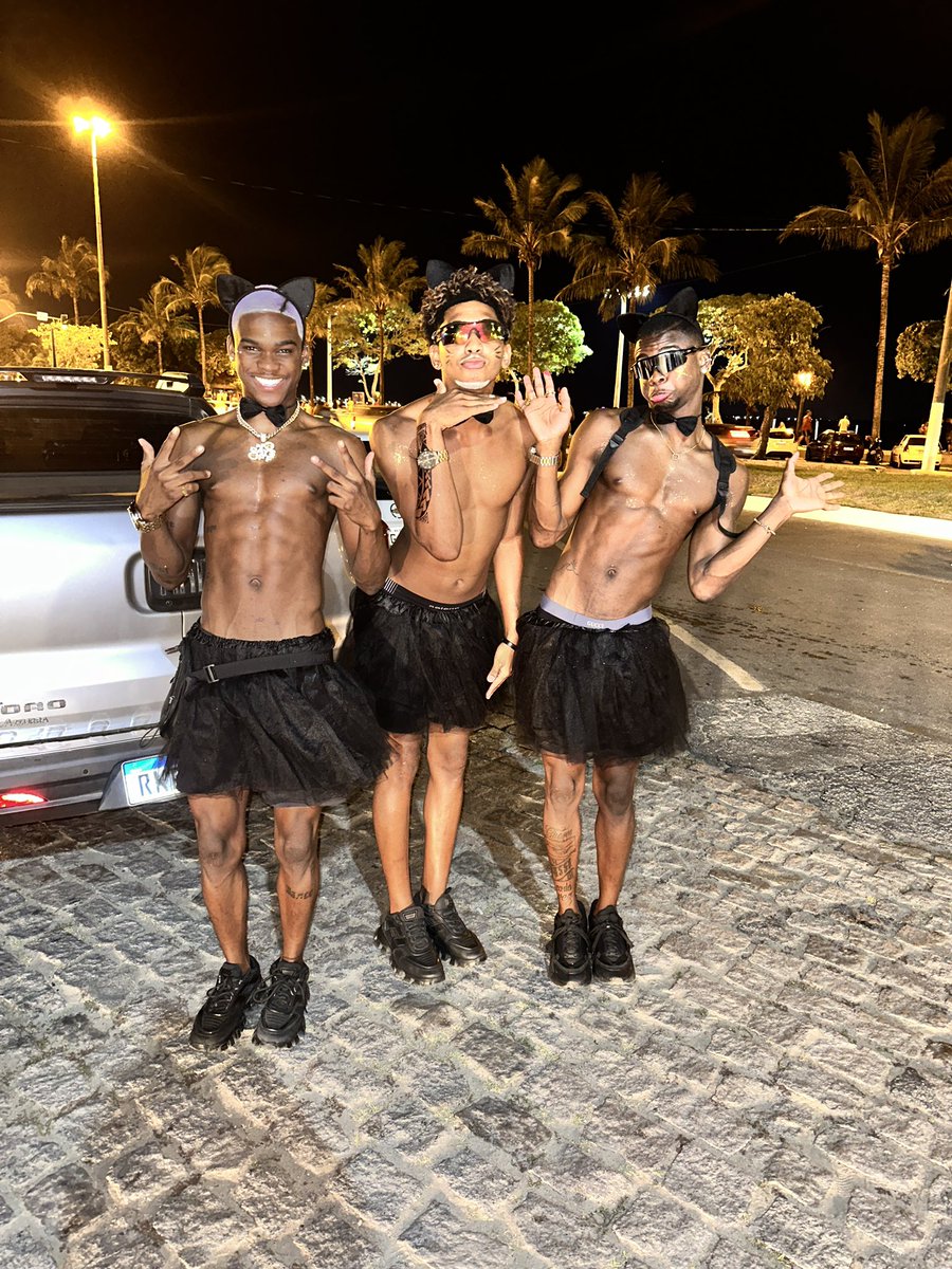 faiska22's tweet photo. carnavraau das gatinhas 😆🫶🏽 https://t.co/guEMytHzOt
