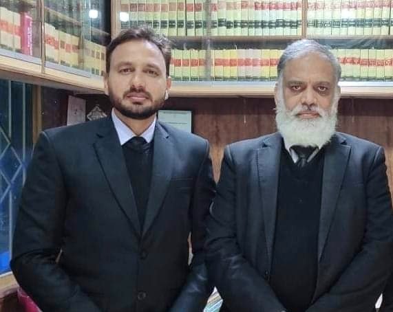 سید افضال نقوی شہید   کے ساتھ راولپنڈی سول کورٹس میں