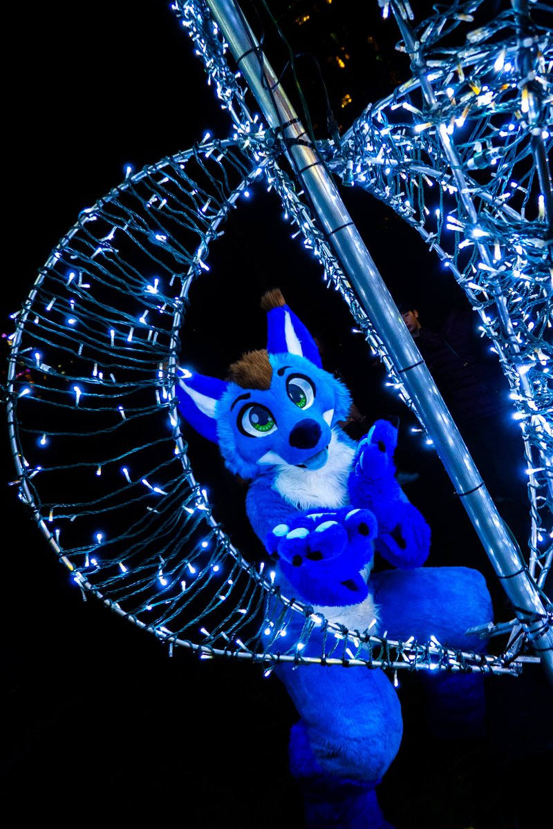 Happy Valentine's Day everyone!

If you're single like me, make sure to spoil yourself! Every one of you is amazing and perfect in your own way!💙💙💙

📸<a href="/herelieshashtag/">Jesse Snow</a>