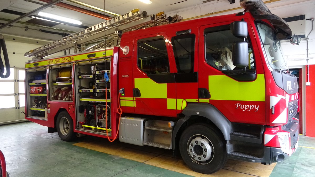 NEmergencyPhot1's tweet photo. Back to @NYFRS_Rich, @NorthYorksFire. Thank you to the Firefighter who allowed me to get some photos. https://t.co/rDCqStBrdT
