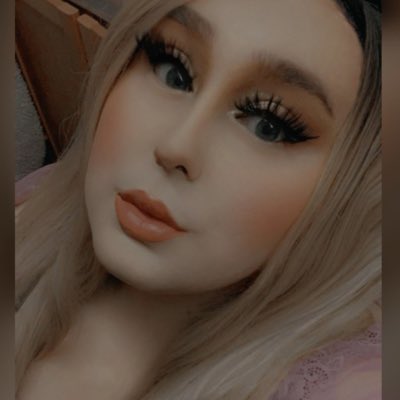 D✨ tweet media