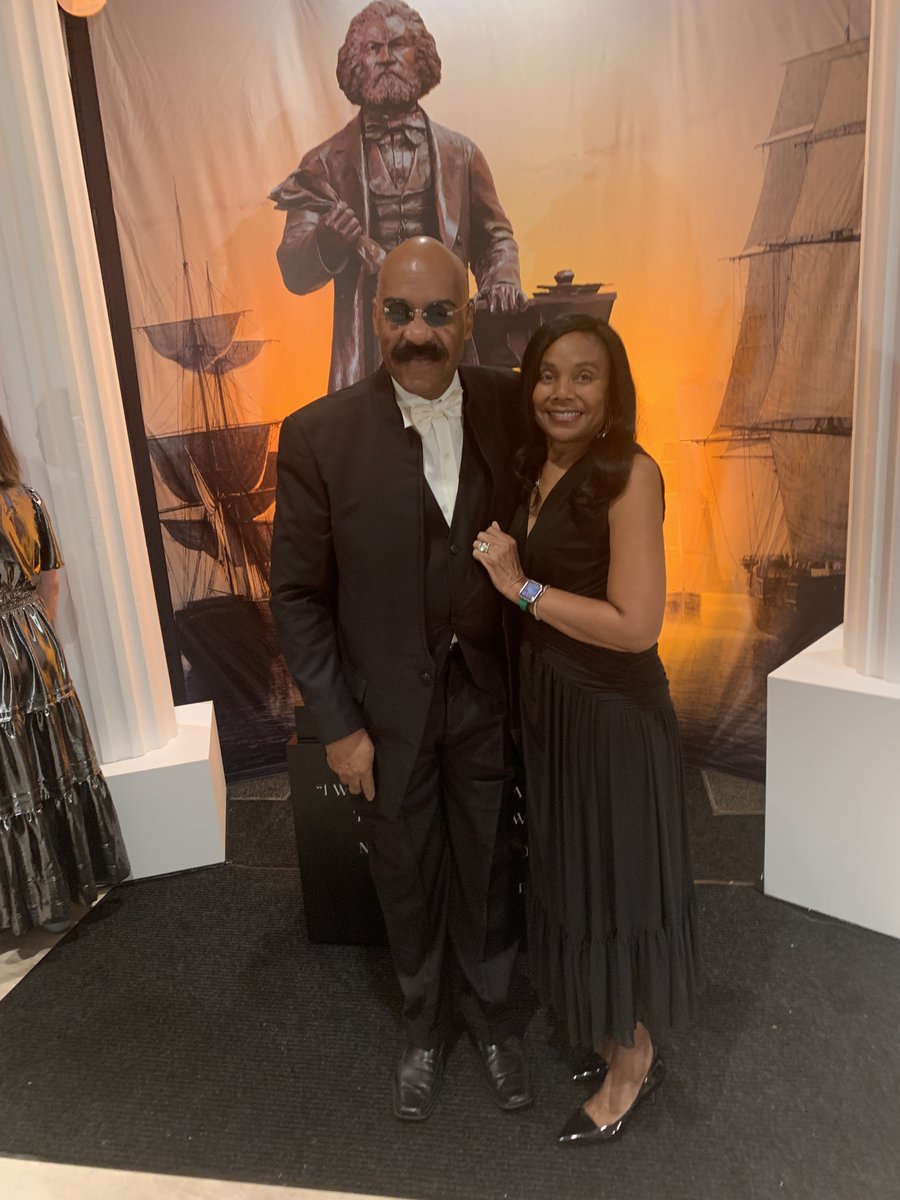 VadaManager's tweet image. #StateFarm and #cablecompanies aren’t the only people about the #bundle”!  LOVE IT❤️ when I can celebrate my wife Charlene❤️, #ValentinesDay, #FrederickDouglass 🎂 #ArizonaStateHood &amp;amp; #OregonStatehood #GodBless #MuchLove