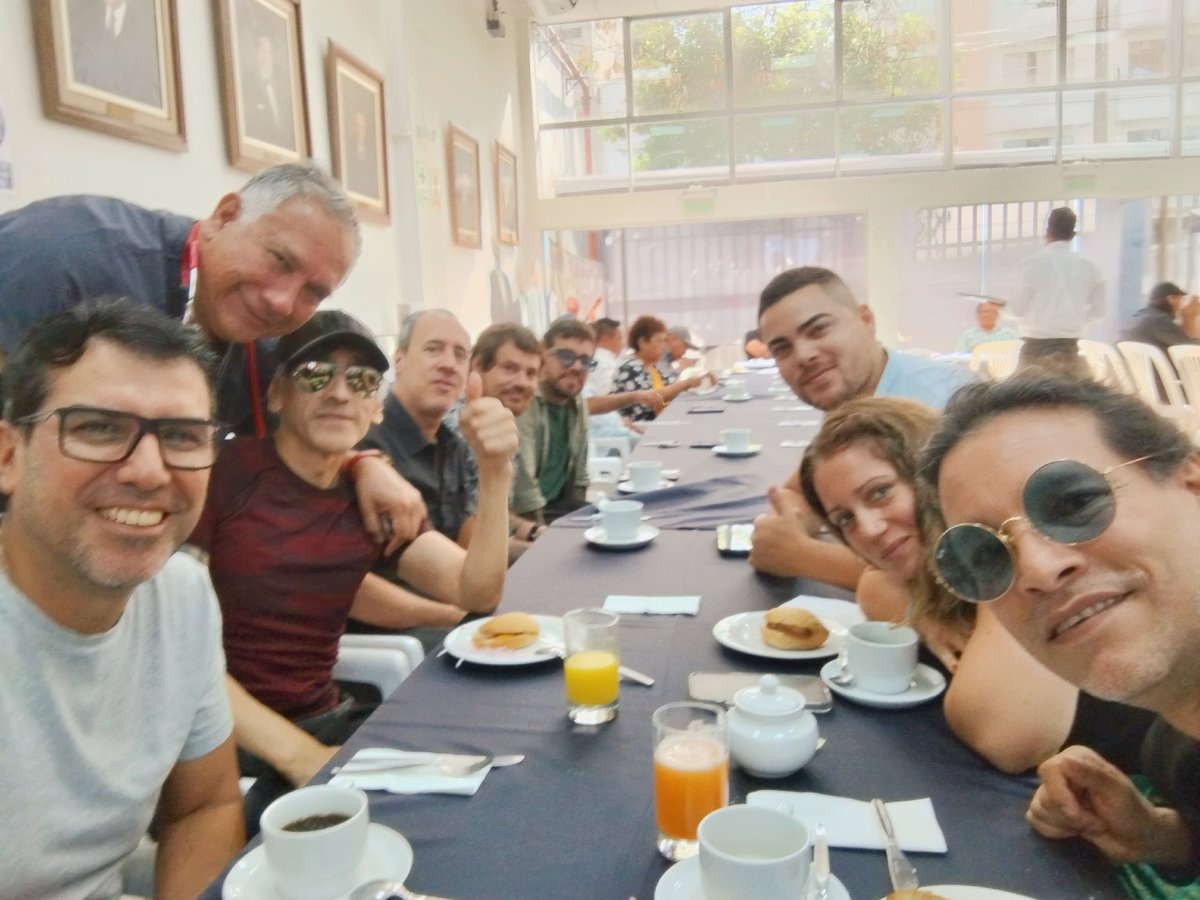 LunazulMusic's tweet photo. Feliz día de la amistad 💙 y con música todavía es más feliz 🎶🎸 con Alexis Korfiatis (6 Voltios), Gonzalo Farfán (Inyectores), Daniel F, Armando Masse (Apdayc), Alvaro Rod, Gianina Picatoste (La Fulana), Marcelo Motta (Amen) José Lindley (Lunazul Music)

#LunazulMusic https://t.co/lmpqu8Ier6