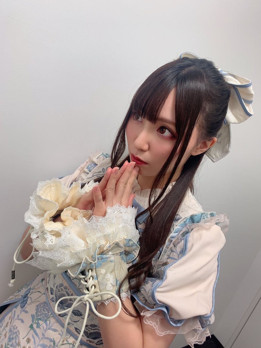 aina_suzuki723's tweet photo. #上坂鈴木と夜あそび
バレンタインデー仕様だった今日の放送では、すみぺさんととっても可愛い双子コーデで出演させて頂きました👗
お上品なチャイナ服…♡
すみぺさんに私の思いの丈を伝える事も出来満足です！！思い出に残るバレンタインデーでした💗 https://t.co/8fJ0fJOWCF