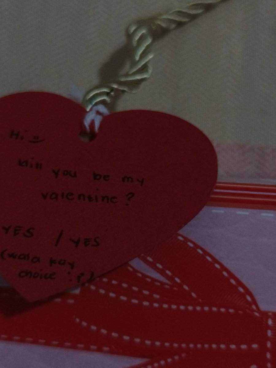 elmersglooo's tweet photo. pre-valentine's and valentine's day dump!
- recieved a box of chocolates !! grr kasweet https://t.co/ukmaCQDxwE