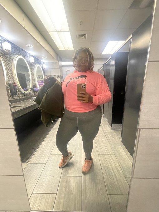 Did y&rsquo;all wear your pink &amp; red today? https://t.co/V4BVV5VBIV