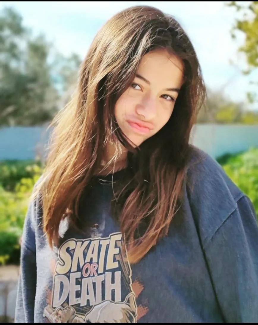 Bekleme, ben senle güneşi bulmaya geldim
Ürkme, kavganı sormaya geldim..
Gücenme, güneşten sunmaya geldim..(suavi)
#isiasortakdavamız