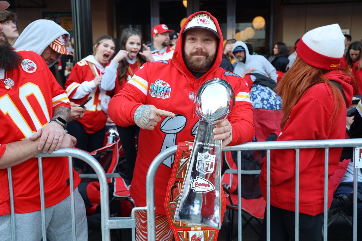 KansasCity's tweet photo. Happy Parade Day! 🎉 https://t.co/iwlird6uAA