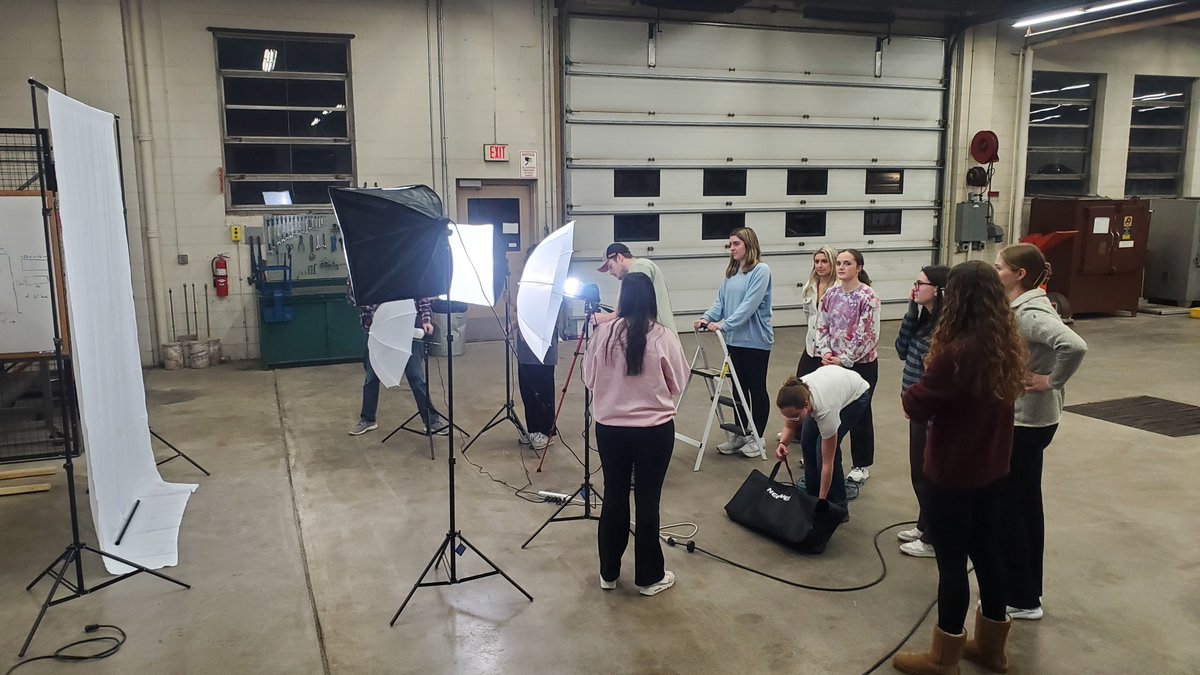 Our @UWMadisonCALS @ASABEorg Student Branch is preparing to take head shot pictures for free at the Wisconsin Section Meeting on February 20, 2024. These students are working hard to make things very nice for the visiting professional members. They take really nice pictures too!