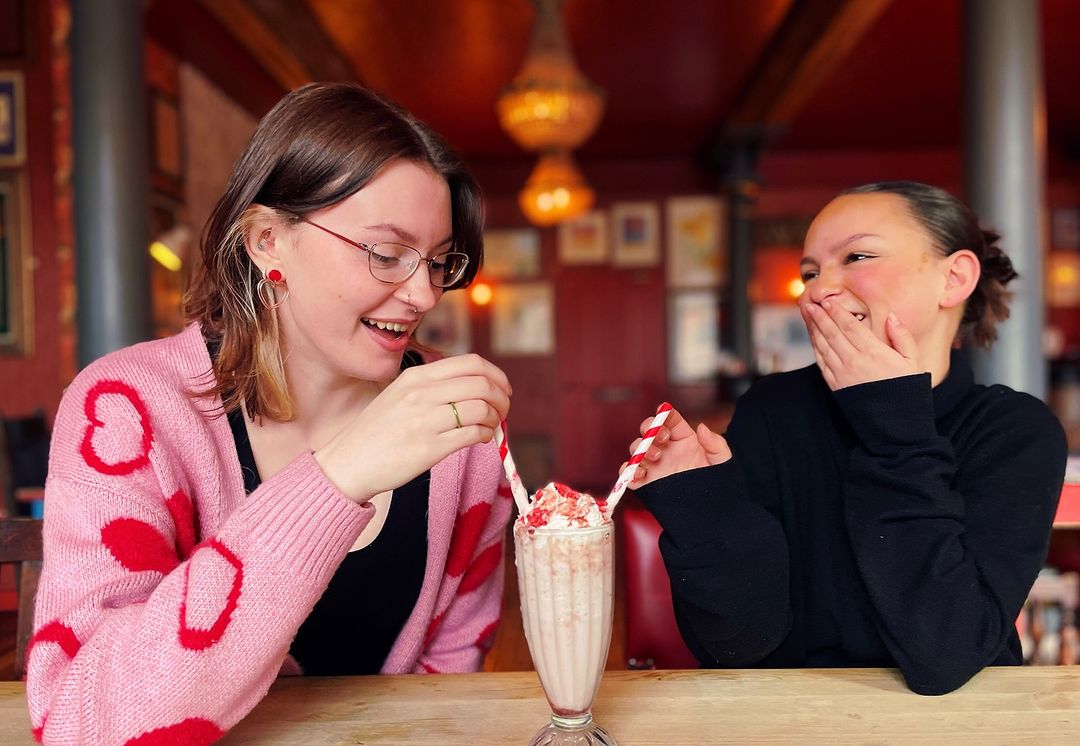 Happy Valentine’s Day ❤️

Whether you’re a valentine, pal-etine or having a single’s soiree - we’ve got everything you need for a perfect evening. It’s all love!

Find your local Lounge at thelounges.co.uk/locations

📸 Seco Lounge