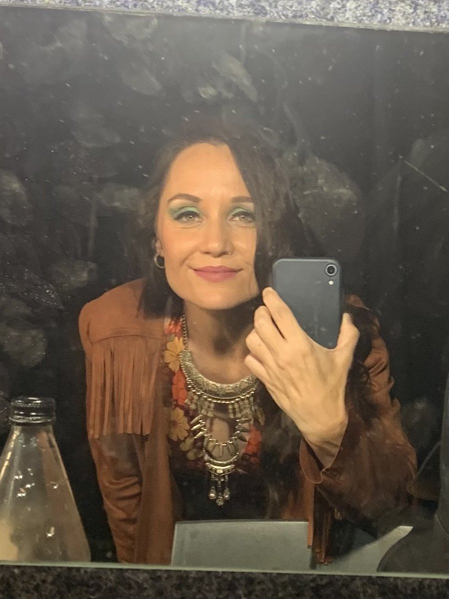 Lucy Tops tweet media