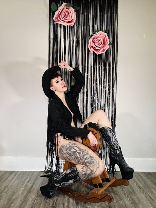 ily more 💕 https://t.co/MsRkDDbFgh