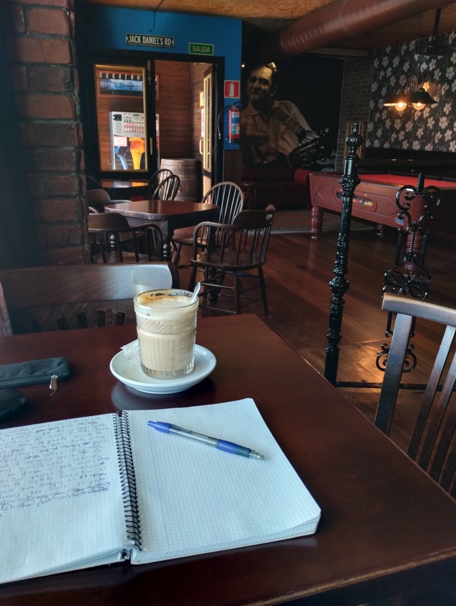 robdarkescritor's tweet photo. Escribiendo... 🖤 #EnLaOscuridad #RobDark https://t.co/cxXoBkryWg