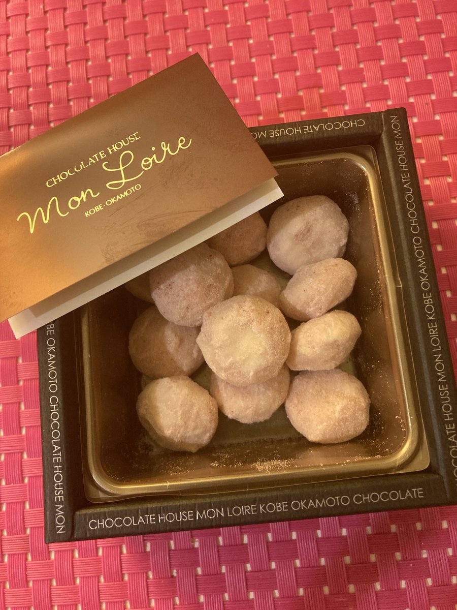 MagicWandLight1's tweet photo. 自分用に、笑。
バレンタインの生チョコ買いました🎵

これはﾁｮｺﾚｰﾄﾊｳｽ、モンロワールさんの、ストロベリー味🍓✨

ココアタイムに食べます^ - ^
ぅふふ❤︎ https://t.co/CdtIsf3bGL