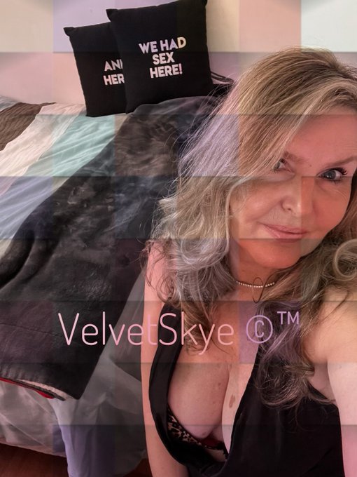 I am going live on my OnlyFans in a few - don't miss out link in bio https://t.co/4v7110d49z