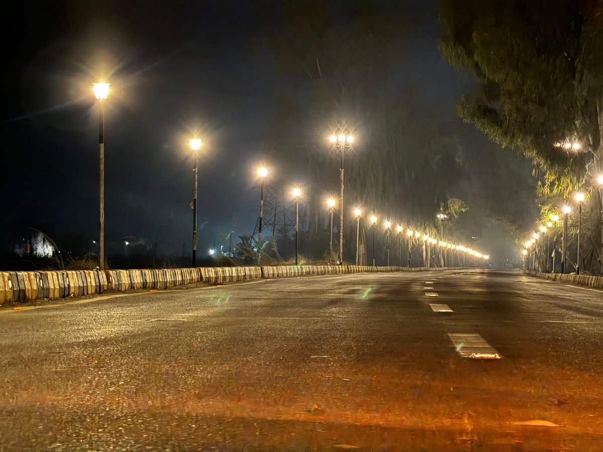 BRArsalanSheikh's tweet photo. Can anyone guess which road of Sukkur is this ? https://t.co/WjFBkY0UZP
