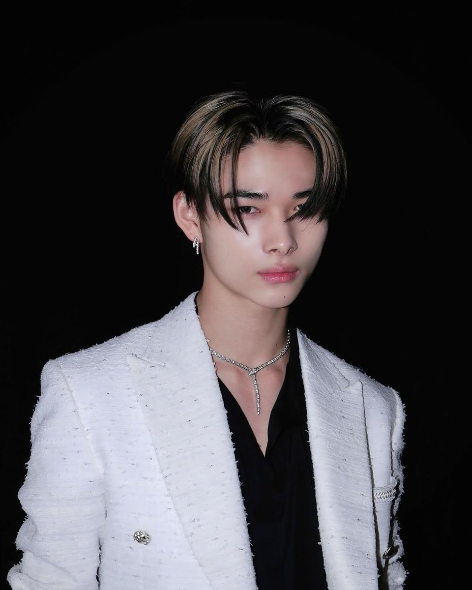 𝙙𝙖𝙣𝙘𝙞𝙣𝙜 𝙞𝙣 𝙩𝙝𝙚 𝙢𝙤𝙤𝙣𝙡𝙞𝙜𝙝𝙩 tweet media