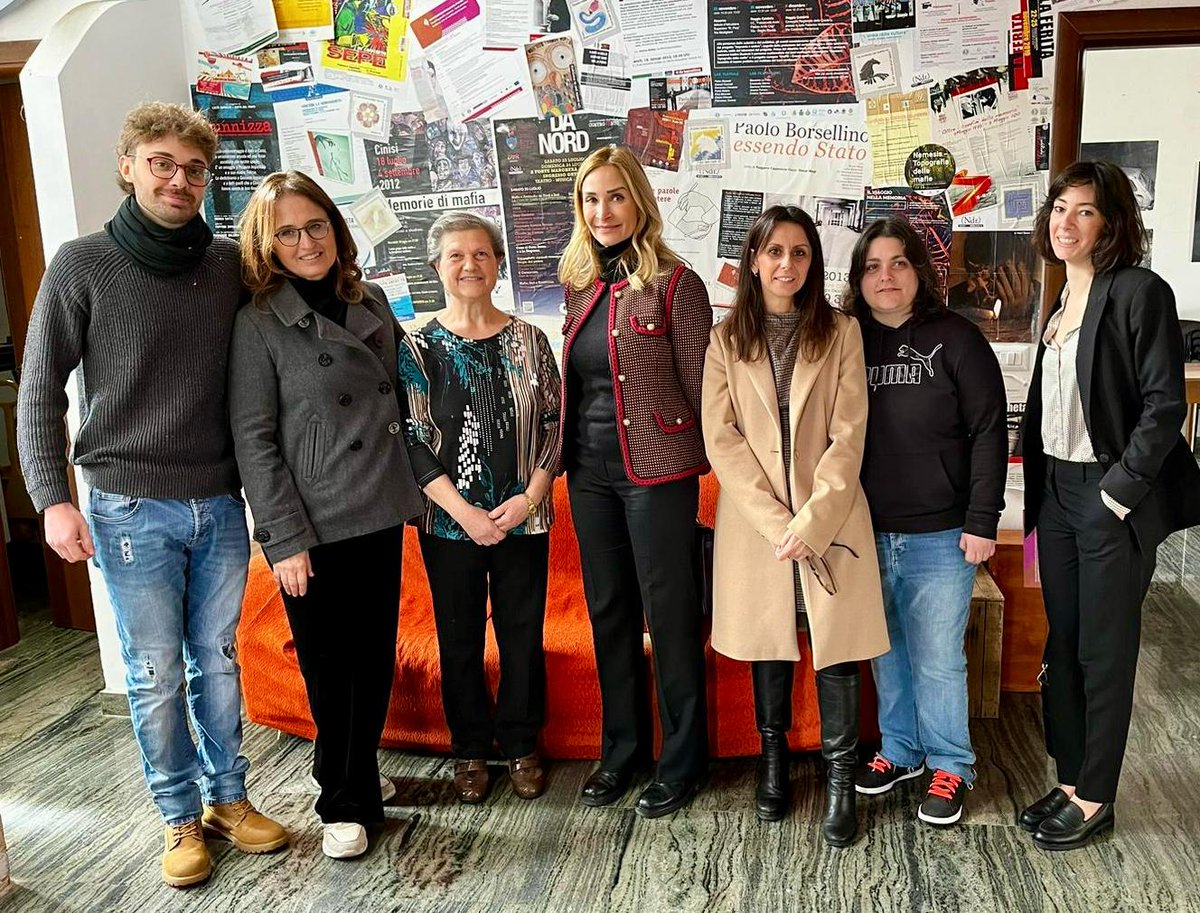 Spostandosi verso #Reggio, la visita🇨🇭in #Calabria continua🇮🇹! Si ringrazia dell'ospitalità la Pref. Clara Vaccaro, il Proc. Giovanni Bombardieri, il Sindaco <a href="/g_falcomata/">Giuseppe Falcomatà</a>, la Pres. della Cooper. #Soleinsieme Giusy Nuri e la Pres. dell'Osser. sull'#ndrangheta Antonella Bellocchio.