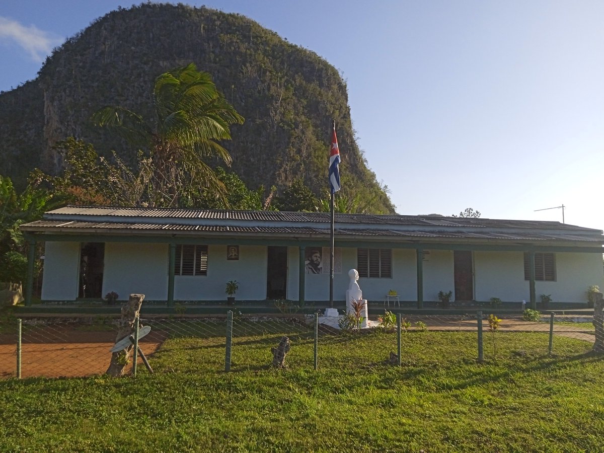 La reparación de escuelas es una de las prioridades de #PinardelRío para eliminar las huellas del paso de Ian por el territorio, en el municipio de #Viñales se jerarquiza  los centros enclavados en comunidades rurales #CubaEduca