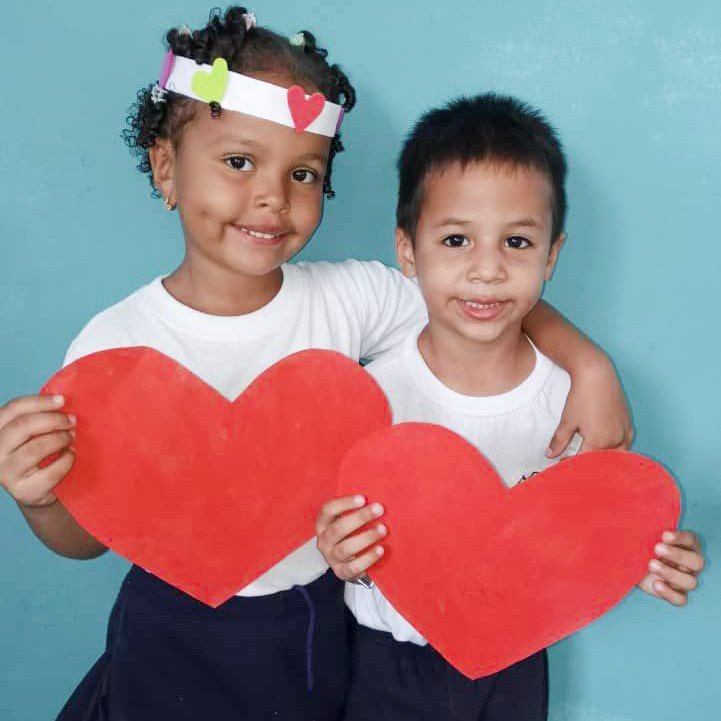 ¡Feliz Día del Amor y la Amistad!

Como decía José Martí: “La amistad es tan hermosa como el amor, es el amor mismo”.

En Venezuela nos mantenemos firmes en la batalla por la felicidad de la muchachada de la Patria. 

<a href="/NicolasMaduro/">Nicolás Maduro</a>
@MPPEDUCACION