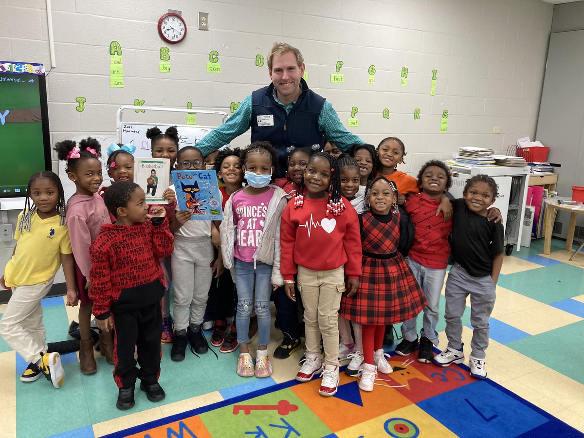 Superintendent Weaver and members of SCDE staff fell in love❤️with reading to students at Burton-Pack Elementary School in @RichlandOne. Only 54% of third graders in SC are reading on grade level. Thankfully, we know real progress is possible. Learn more: ed.sc.gov/literacy/