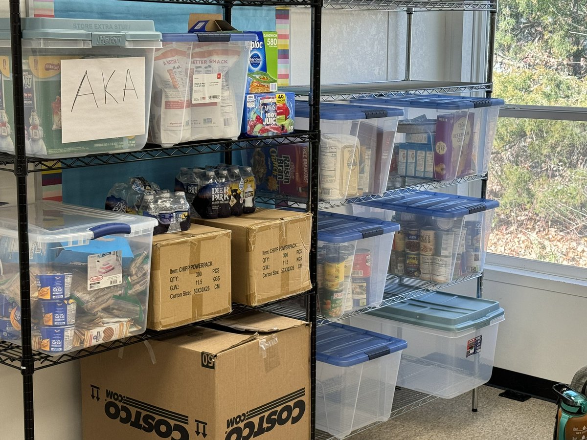 Shoutout to 1st year CSC, Ms. Edwards @AdelphiSchool for establishing a parent resource center & her securing coats & food for students, families, and the @AdelphiSchool community! #communityschoolstrategy #family&communitypartnerships