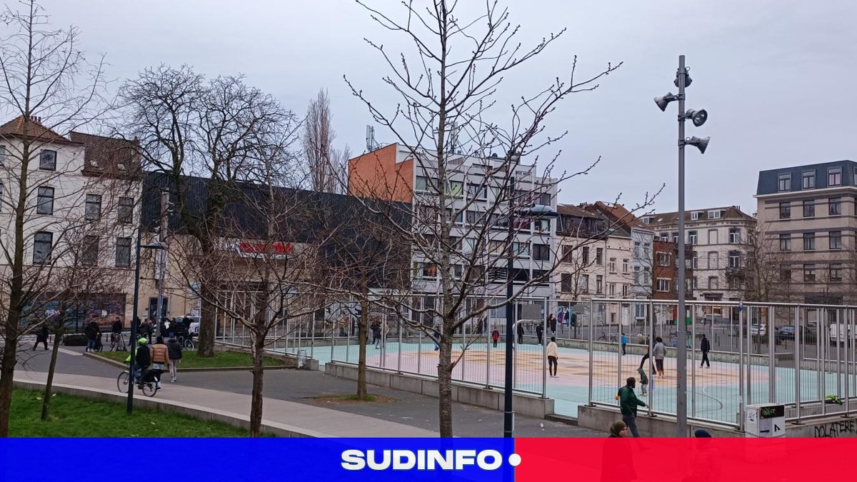 LaCapitale_be's tweet photo. Les habitants du quartier Porte de Hal sont horrifiés par les fusillades : « J’ai peur », s’exclame un père de famille ! https://t.co/VWY773LUf3 https://t.co/bIFhyE4s9f