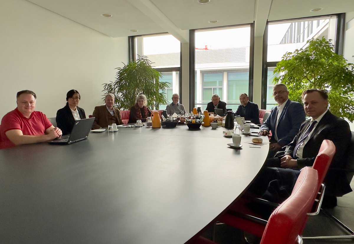 Wechsel in unserem Führungsteam: Nach sechs Jahren an der Seite von Geschäftsführer Dr. Konrad Steiner legt Dr. Matthias Jung sein Amt als Stellvertreter ab. Ihm folgt Zai Müller-Zhang, sie stellte sich gestern dem Leitungsrat vor.
Mehr: s.fhg.de/pm-mueller-zha…