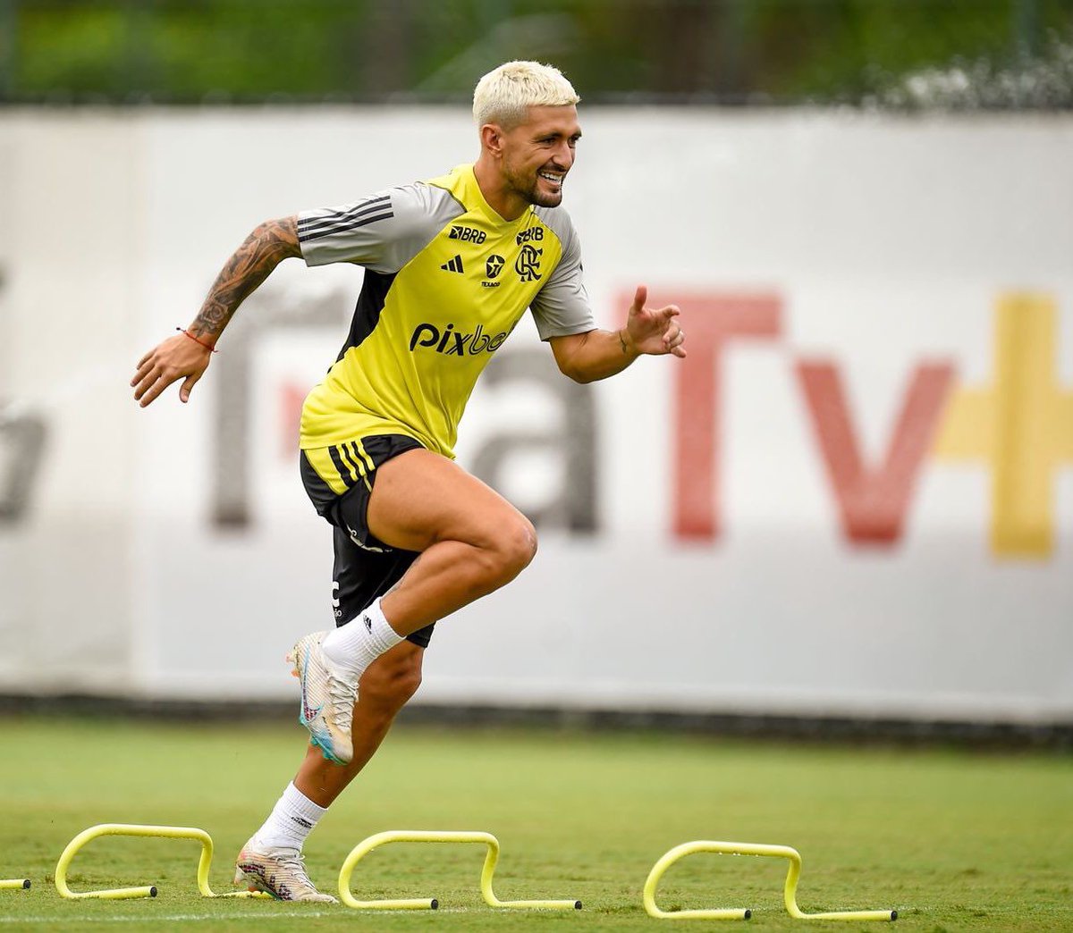 Na manhã desta quarta-feira, 14, o time do Flamengo concluiu seu último treinamento no CT Ninho do Urubu antes de viajar para Aracaju. Lá, eles enfrentarão o Bangu nesta quinta-feira. 

📸 Marcelo Cortes | CRF
